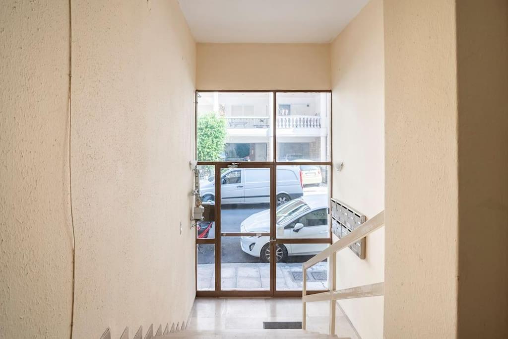 Top Floor Apartment At Petrolona With Big Balcony Atenas Exterior foto